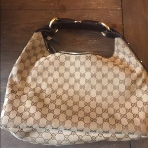 Medium size Gucci purse